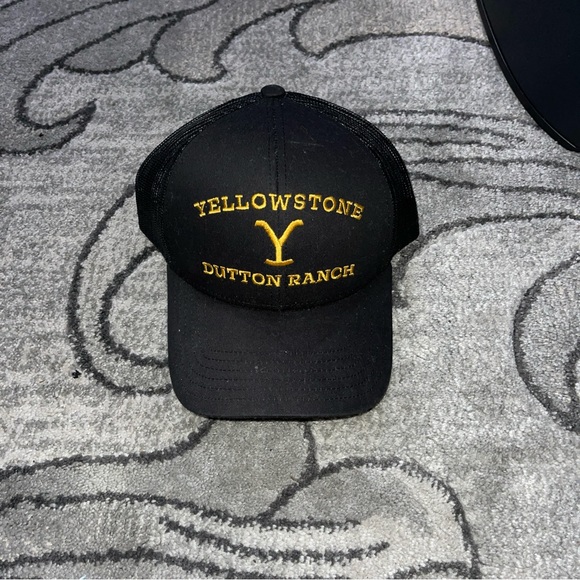 Yellow Stone Dutton Ranch Black Trucker Snapback OS - Picture 1 of 3
